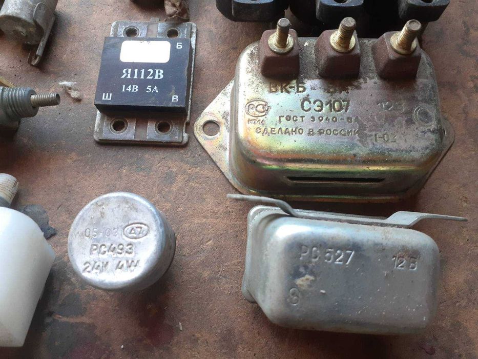 Манометри, прилади, датчики, реле, вимикачі авто та тракторні