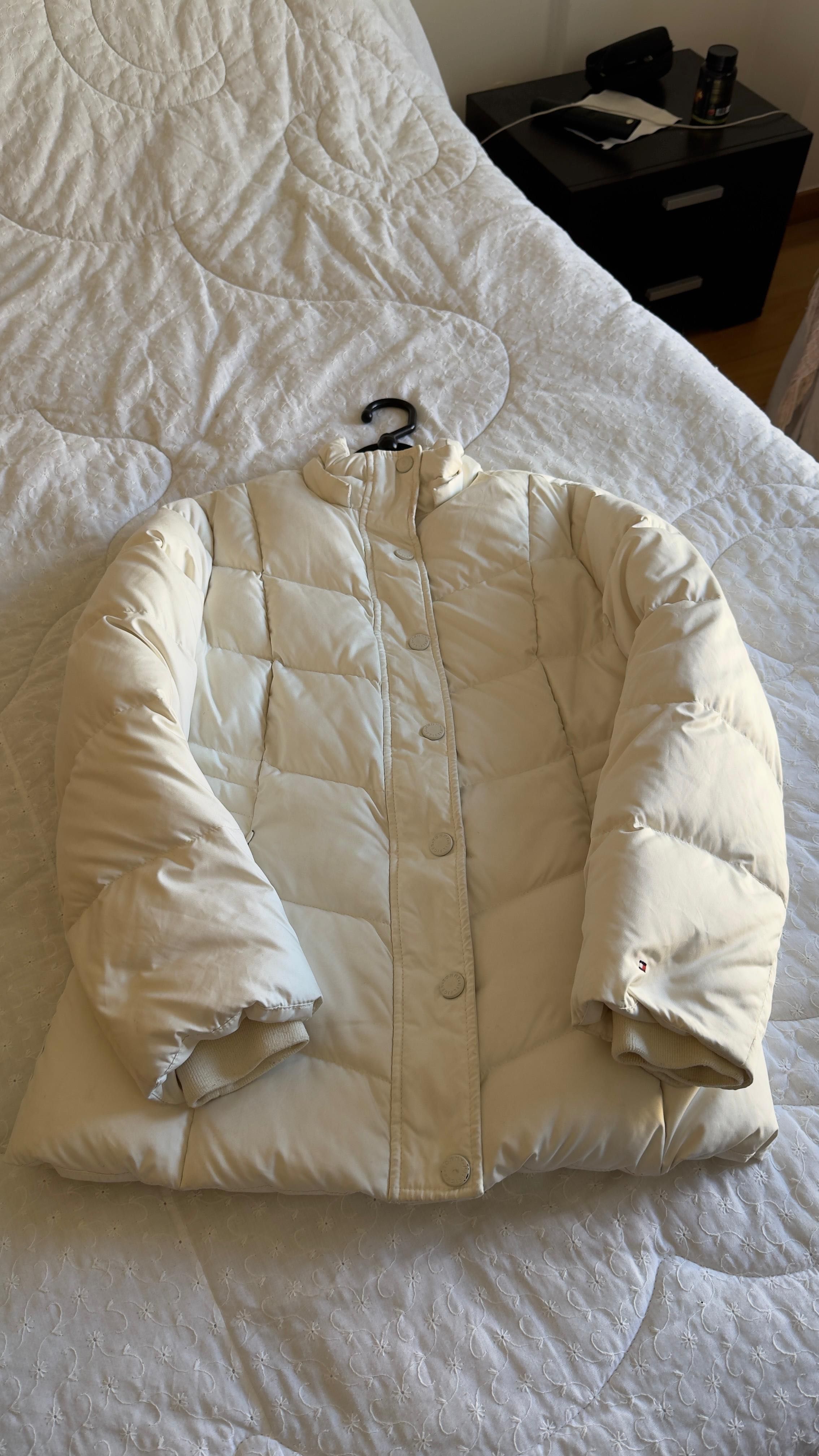 Casaco Tommy Hilfiger branco acolchoado (Tamanho L)