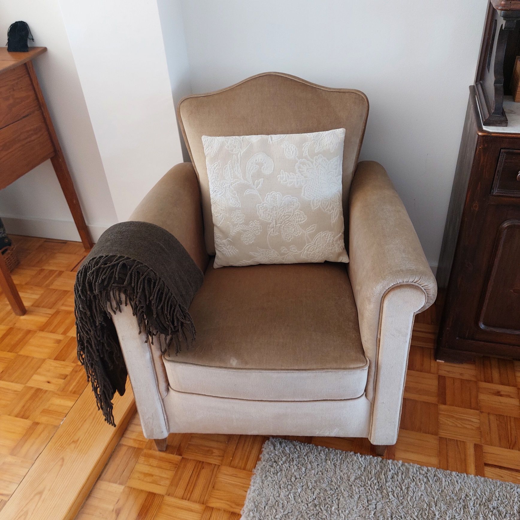 Sofa, poltrona beige em muito bom estado