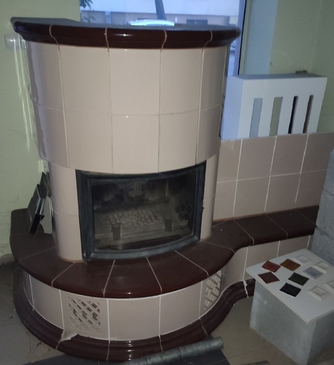 Piec kaflowy piecyk kaflak. Kominek z obudową kaflową. 14kw.