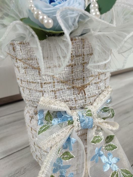 Bukiet świec Flower box świec sojowych niebieski perły z biżuterią
Buk