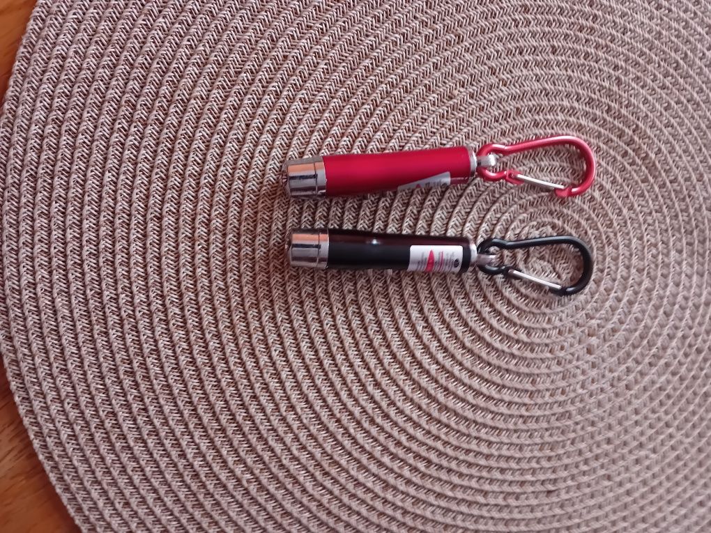 2 breloczki z laserem nowe