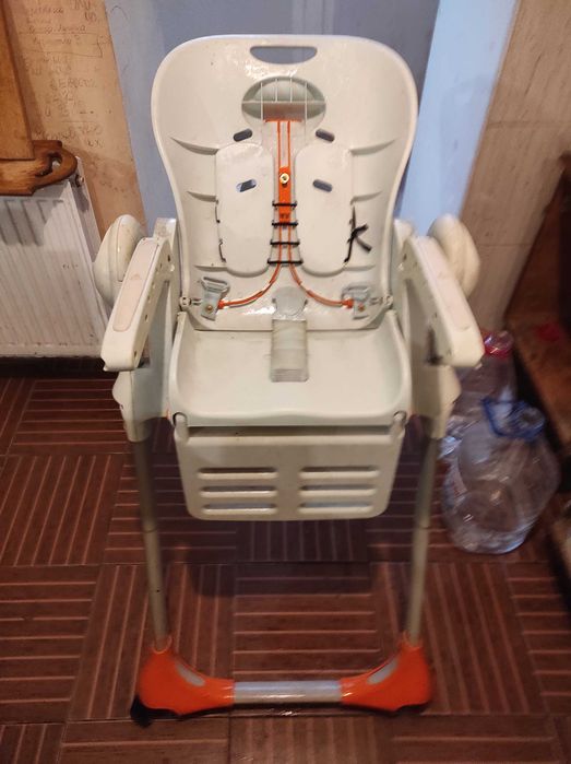 Крісло для дитини на колесах