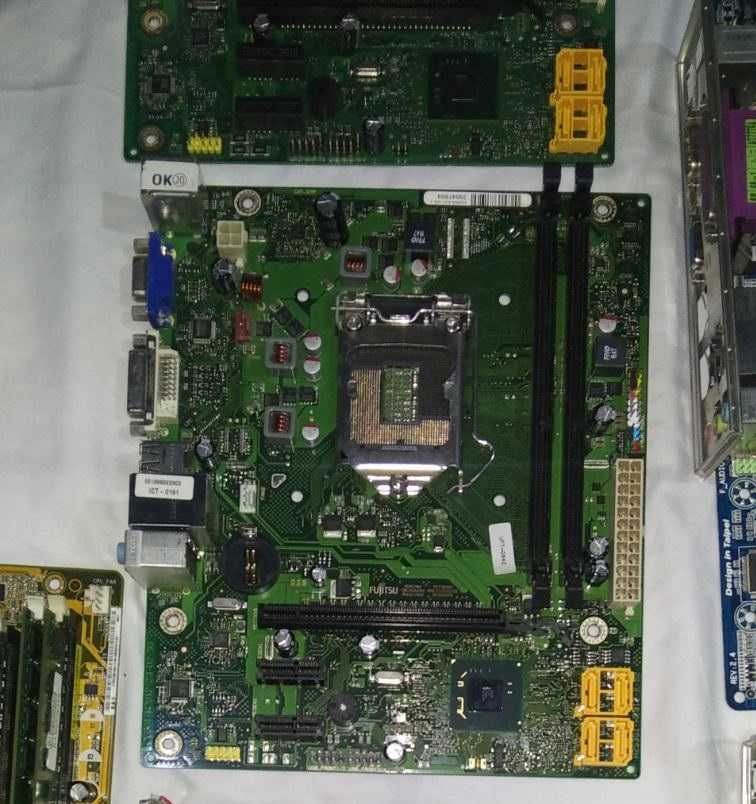 материнские платы  Fujitsu d2990-a31 gs1 и d2990-a11 gs4 (1155 сокет)