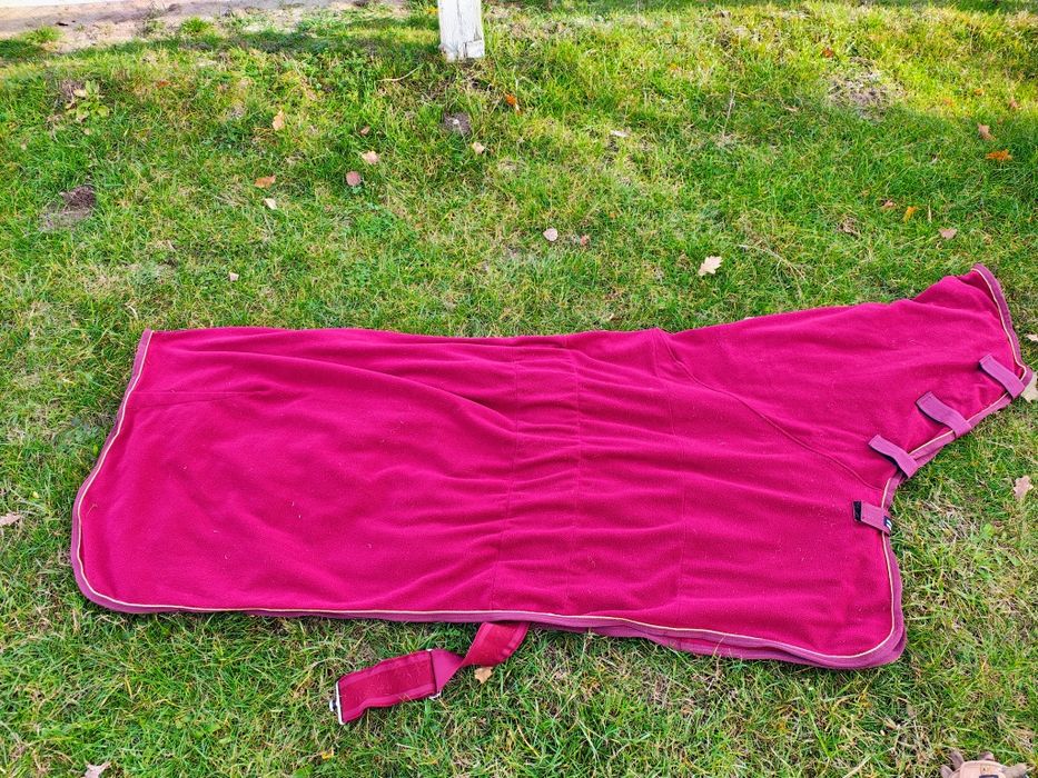 Derka polarowa z kapturem