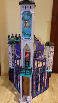 Straszyceum, szkoła Monster High, zamek dla lalek.