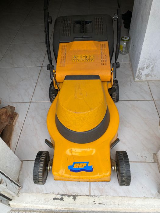 Máquina de cortar relva Electrolux Mep -nova