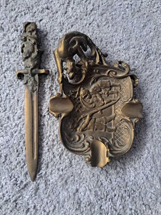 Mosiężna popielniczka + mosiężny nóż bagnet do listów