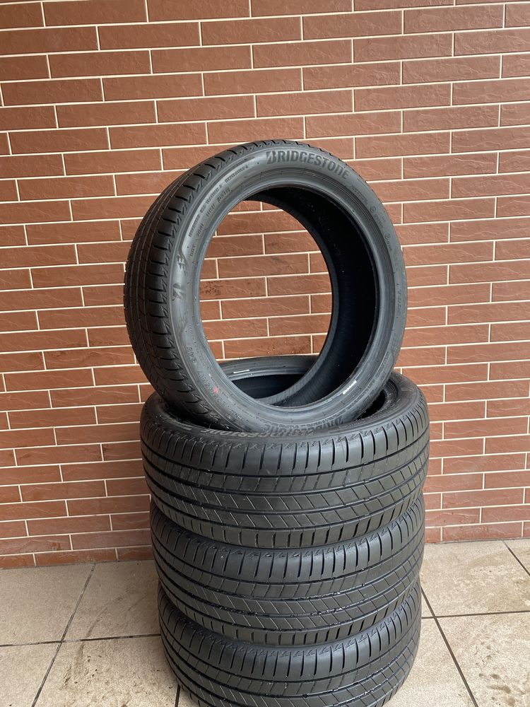 Komplet opon 205/45/17 BRIDGESTONE TURANZA