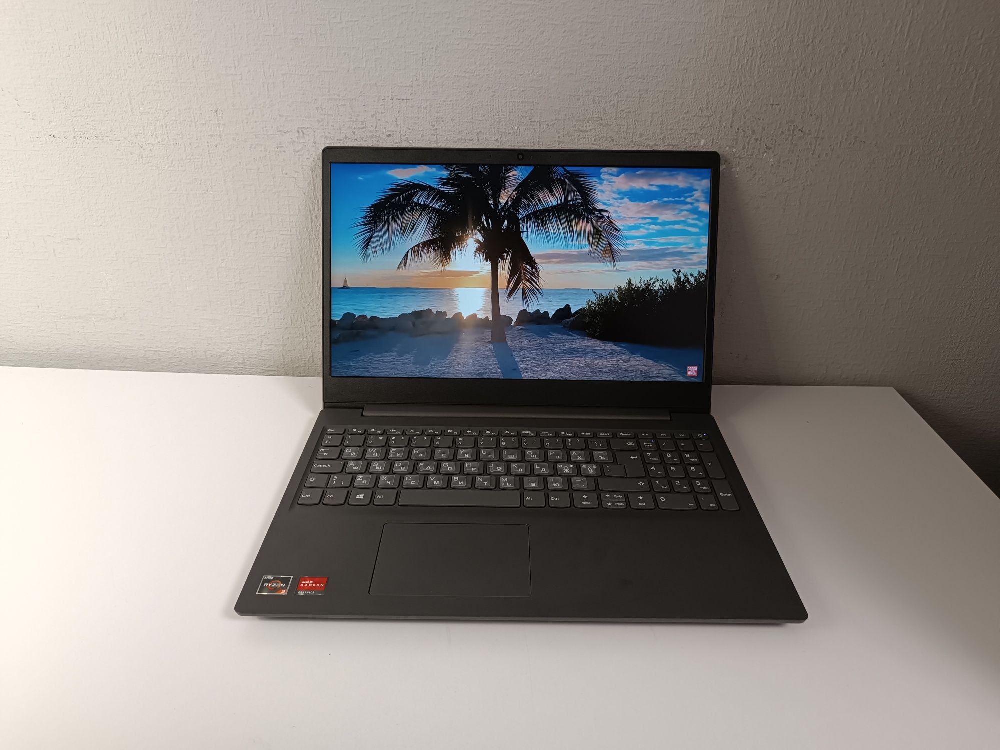 Потужний Lenovo 15.6" FHD/Ryzen 3/12 ОЗУ/256 SSD/2 Gb video Radeon