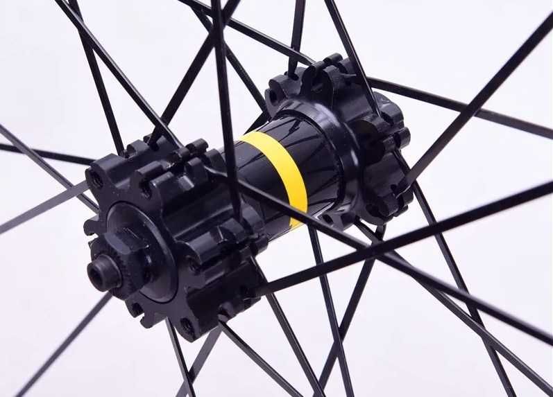 Zestaw kół  szosa, gravel 700/28 Mavic Cosmic SLR hamulce tarcz.6 śrub