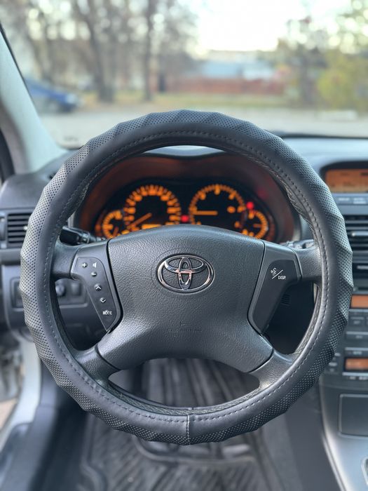 Toyota Avensis 2,0d механіка дизельний універсал в гарному стані