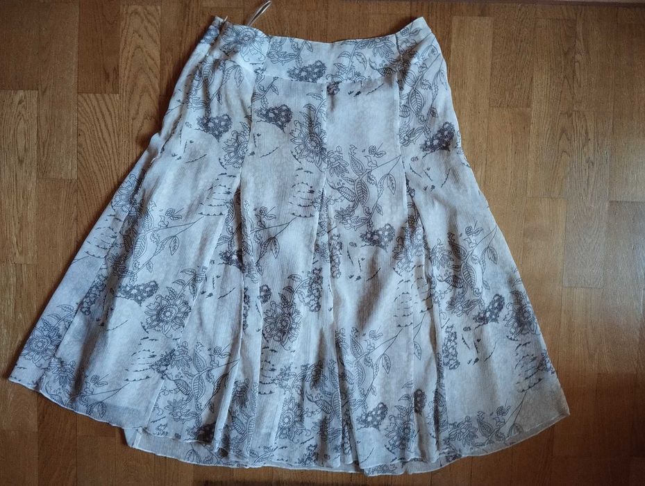 Spódnica B.Young z ozdobami z cekinów rozm. 40 szerokość w pasie 80 cm