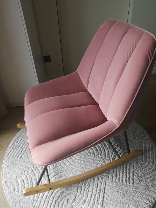 Fotel bujany na biegunach różowy welurowy wygodny  jak nowy