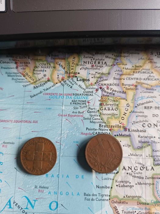 Lote de 40 de moedas de $20 e $10 em bronze
