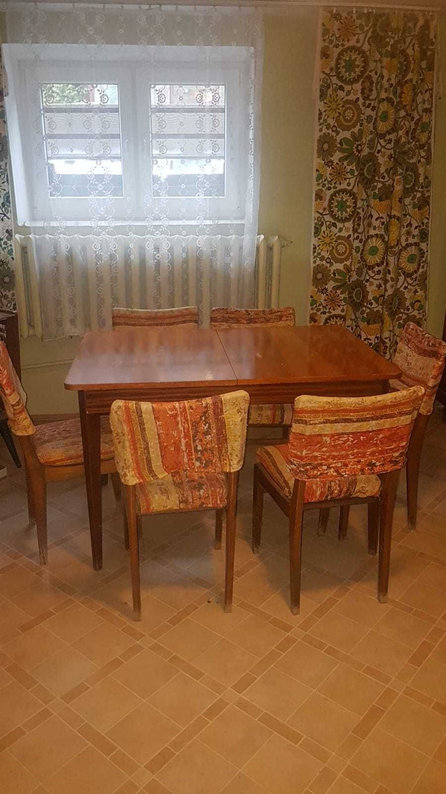 komplet krzeseł ze stołem
