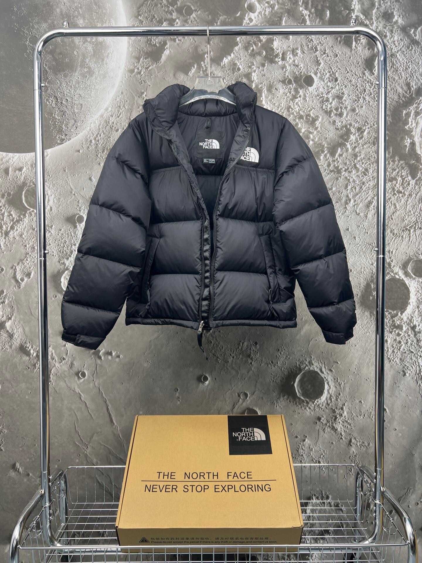 Czarna-kurtka -ITNFI- NorthFace-700-Rozmiary-M