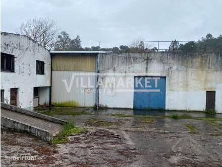 Armazém industrial em Bemposta (Abrantes), em terreno com 5.000 m², à