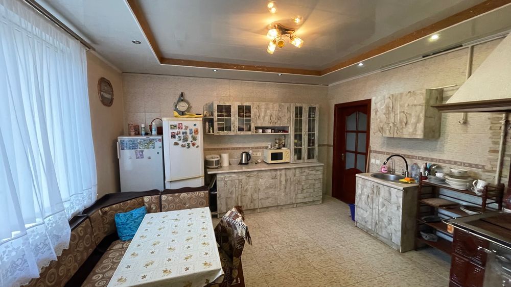 Просторий цегляний будинок біля Калуша – 122 м², ділянка 22 сотки