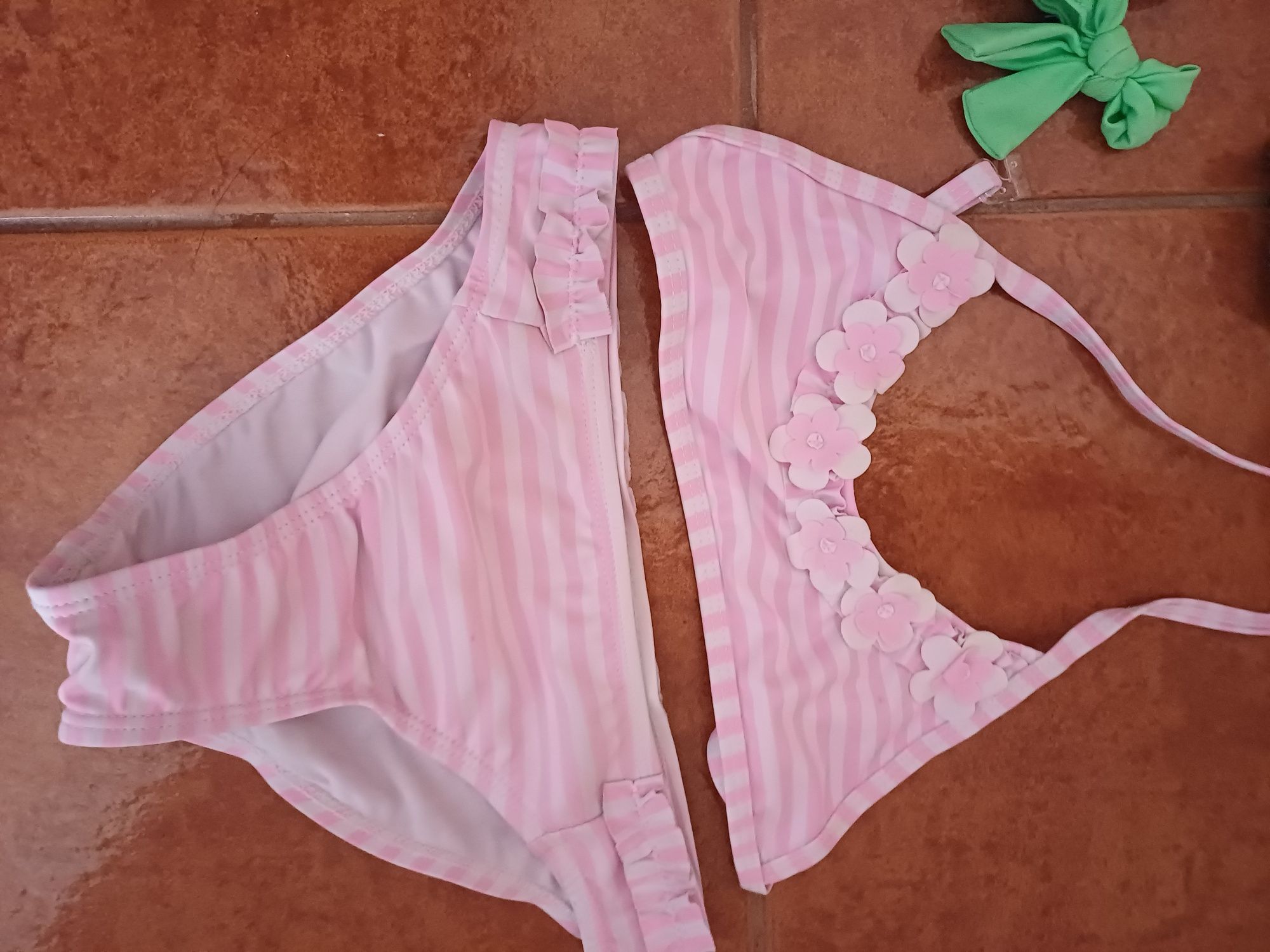 11 biquinis e um fato de banho