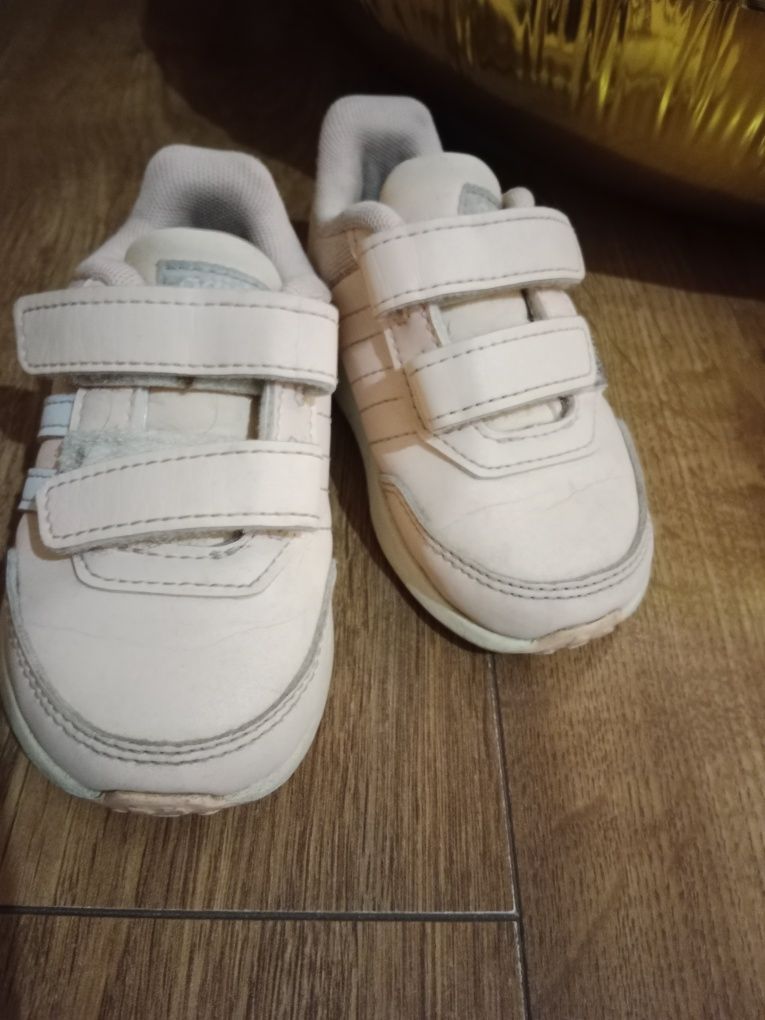 Buty adidas 21, lekko różowe