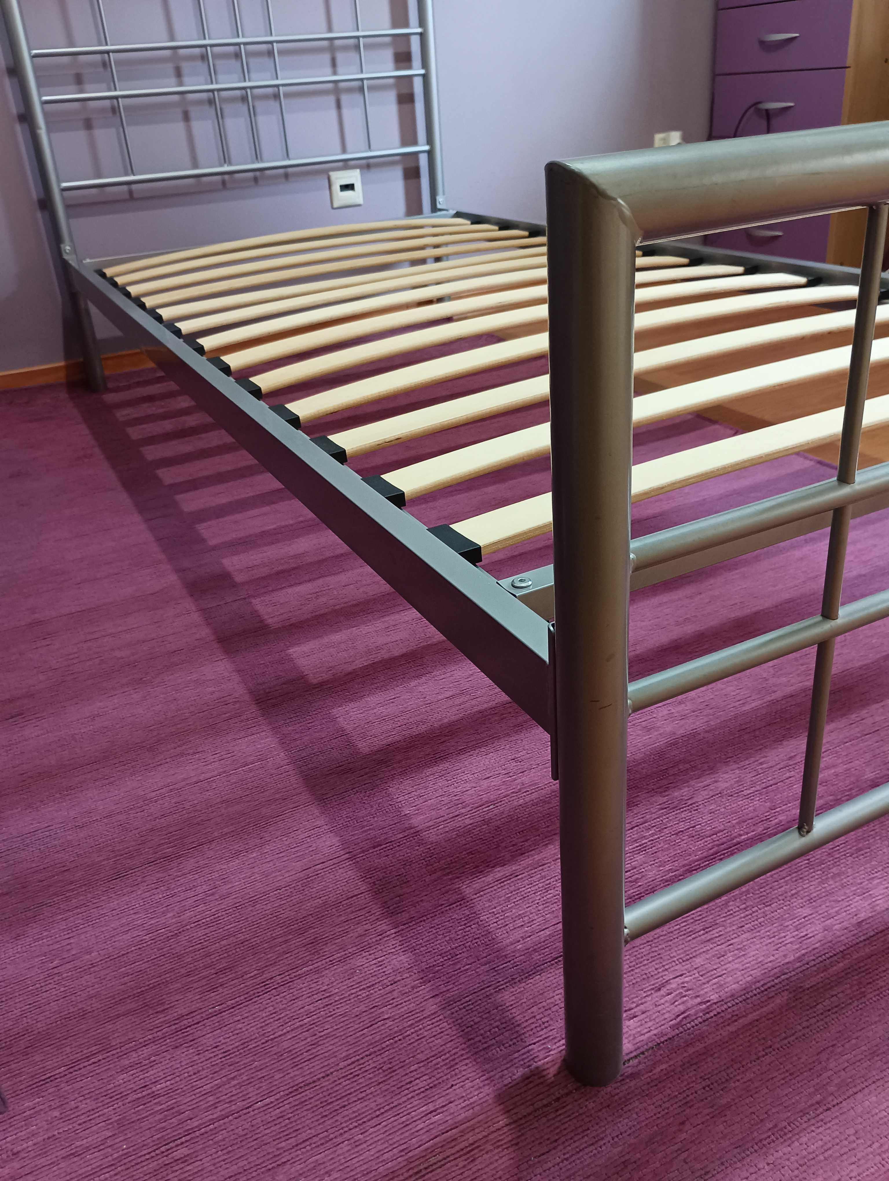 Vendo cama solteiro em ferro