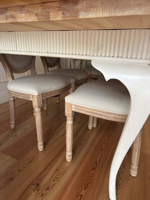 Mesa de madeira branca com 6 cadeiras