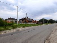 Хотів 9,6 сот під забудову, 800 метрів до центру села, асфальт.
