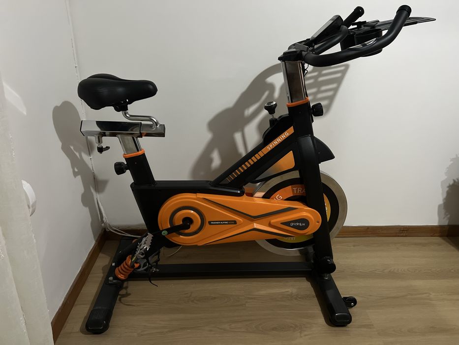 Bicicleta Estática Gridinlux de Spinning Alpine 8500 Roda Inercia 25kg