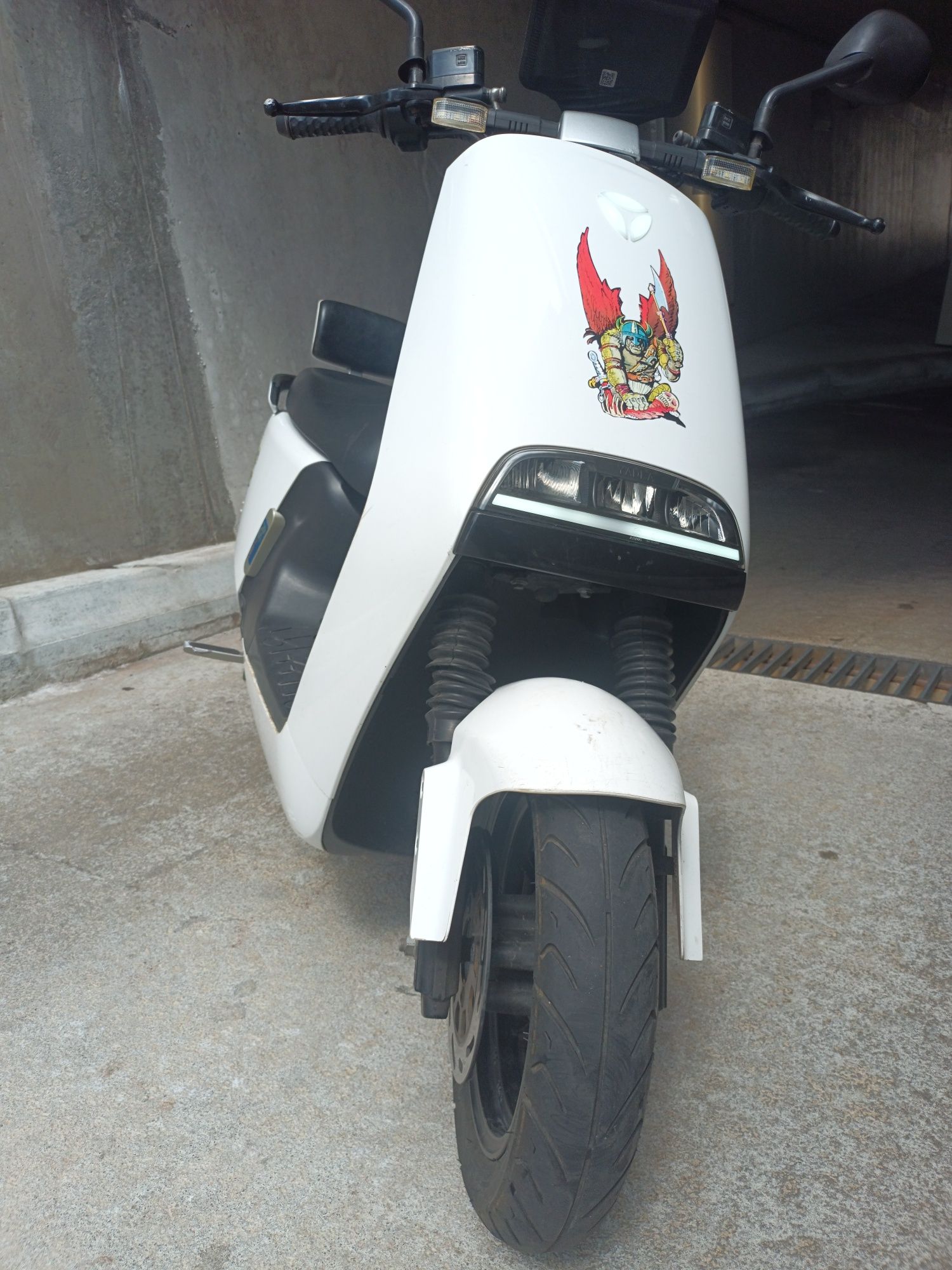 Scooter eletrica Yadea demop