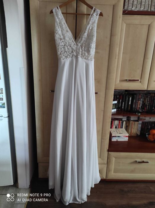 Suknia ślubna na ramiączkach