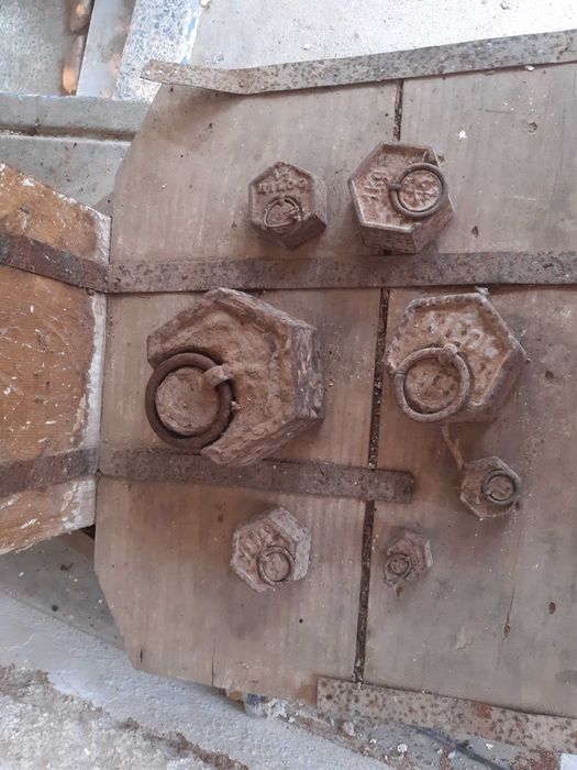 Balança antiga de madeira