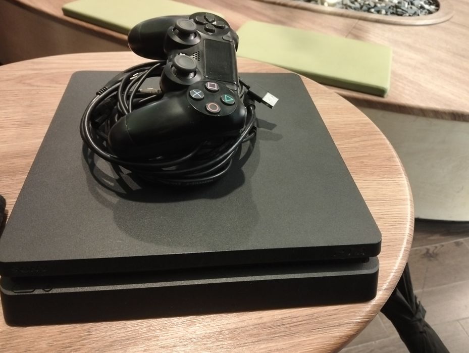 PlayStation 4 Slim 1 tb preta