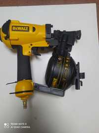 Гвоздезабиватель пневматический DeWalt.