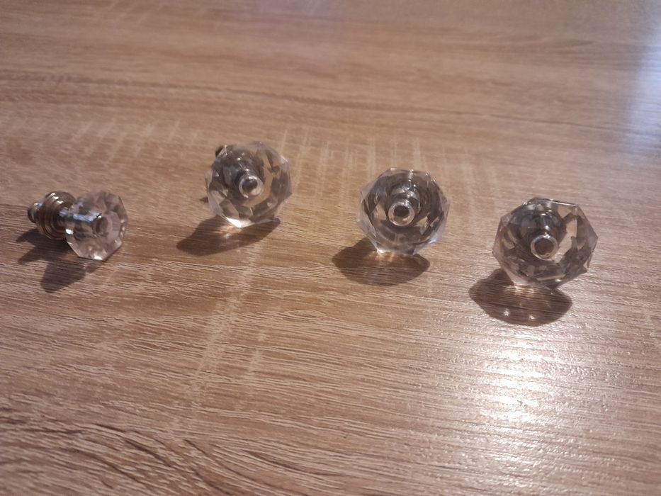 Gałki uchwyty do mebli