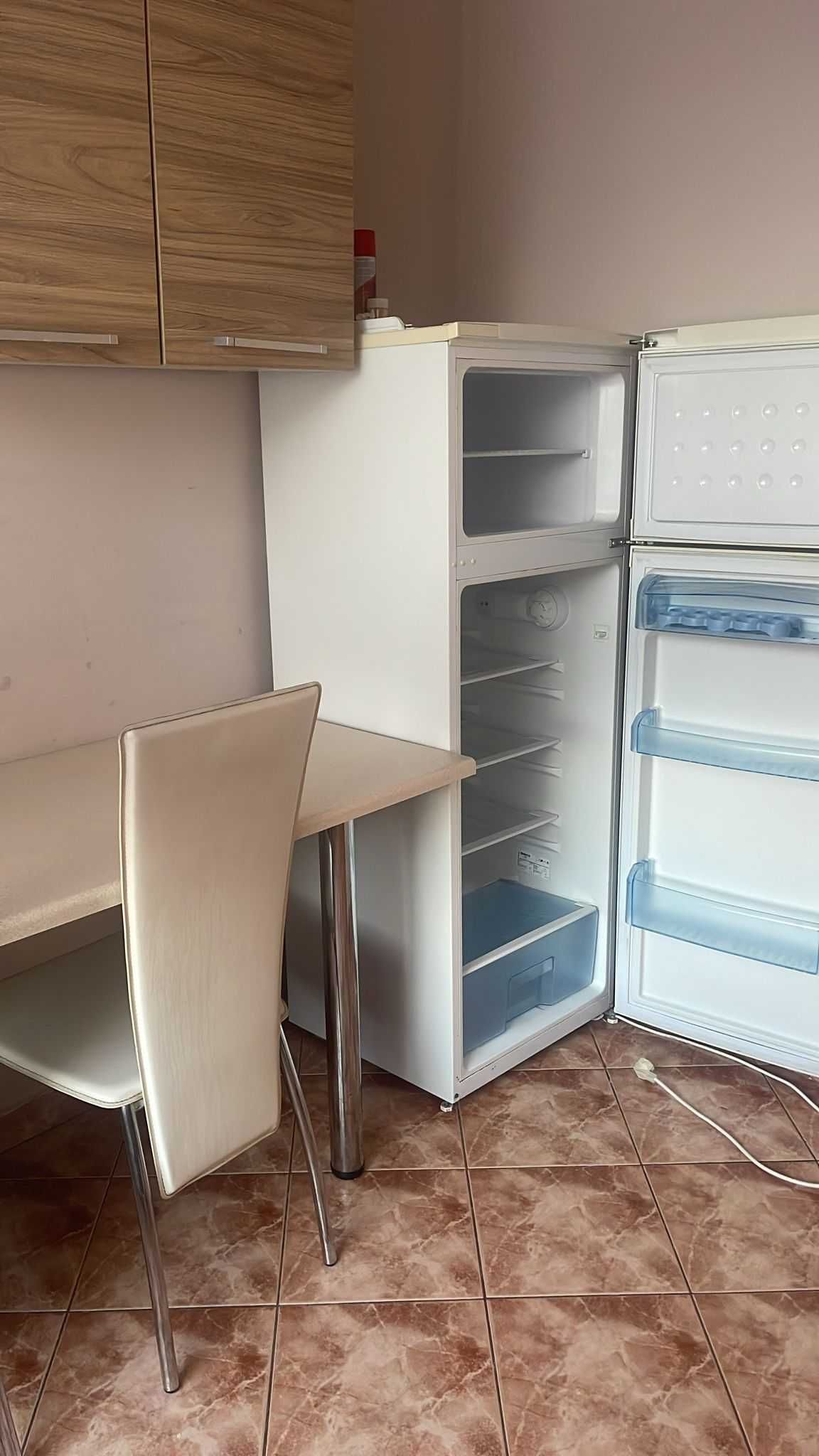Rezerw. 2 pokoje 1-osob. dla studentek 12, 21m2, bez opłat. Walecznych