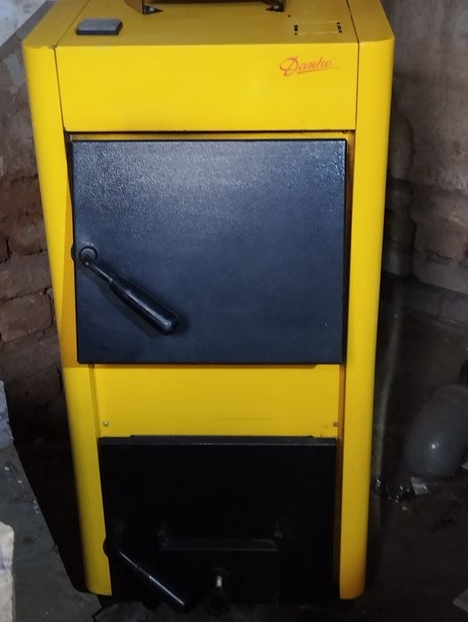 Продам твердопаливний котел та радіатори опалення
