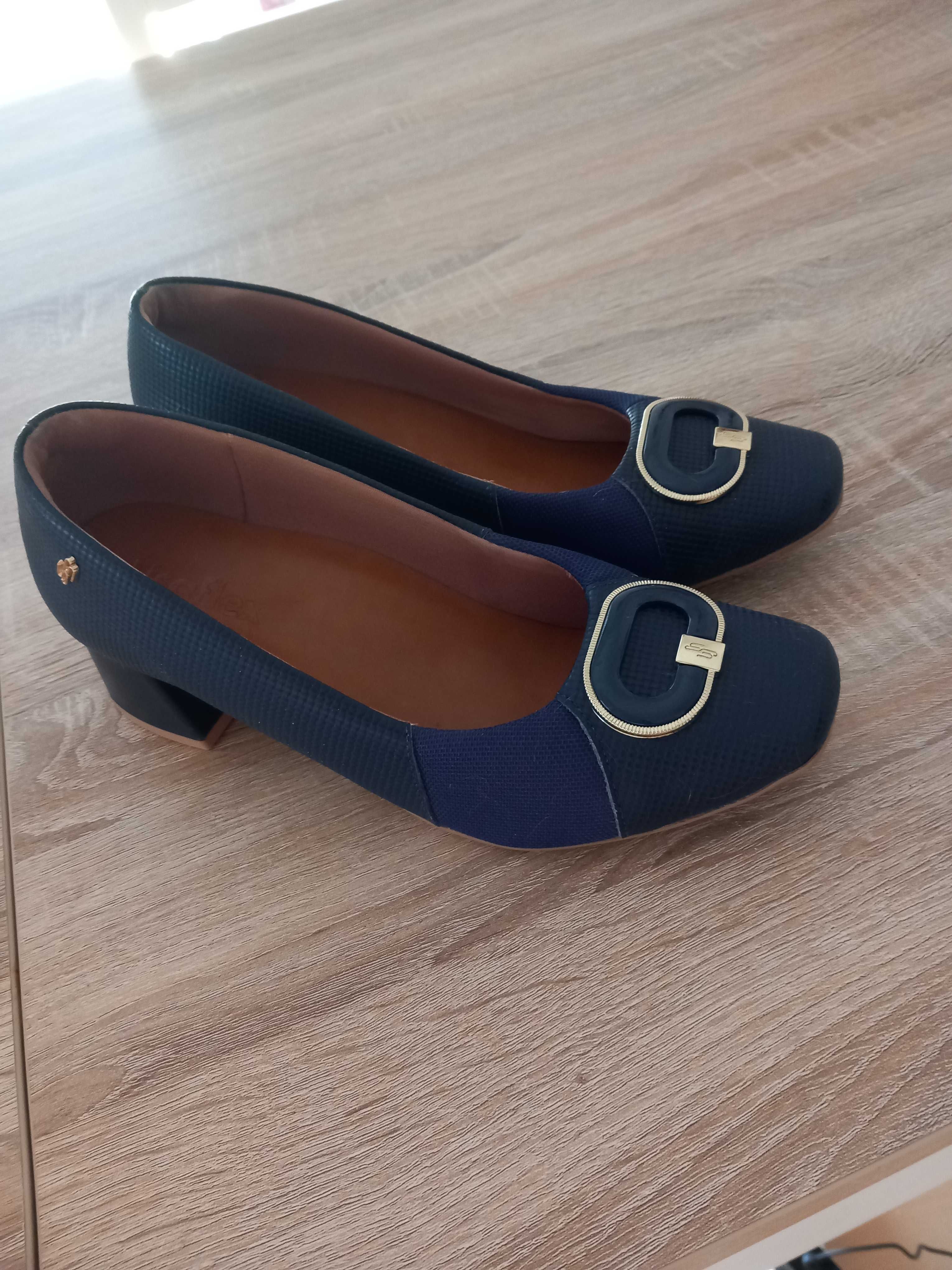 Sapatos femininos para escola/escritório