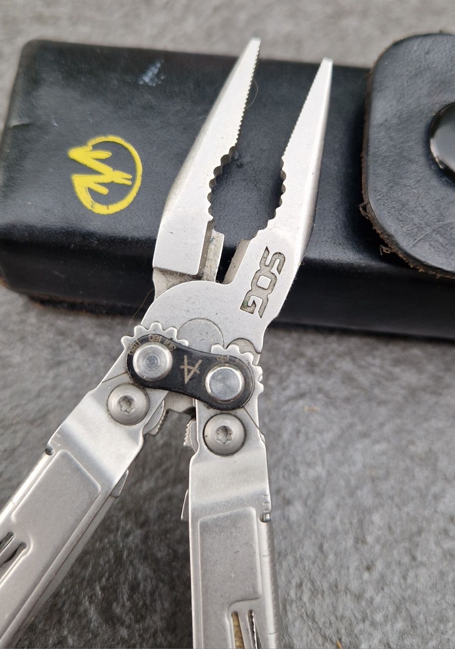 Multitool SOG Powerpint Scyzoryk 18W1 szczypce EDC