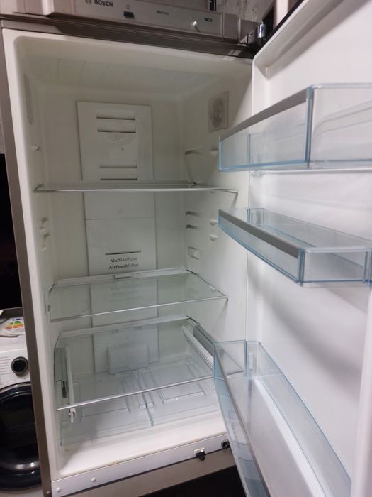 Холодильник Bosch noFrost висота 1.84 см. 3 шуфляди на морозильна