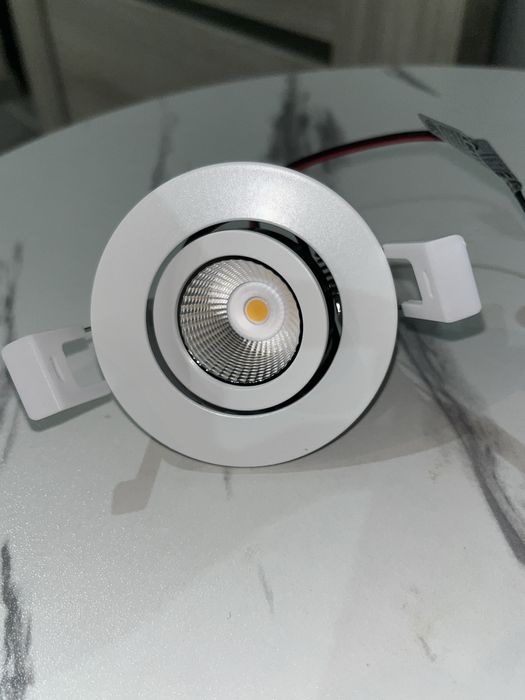 Oświetlenie wewnętrzne LED Trilux SncPoint 11W. 6sztuk 100 za szt.
