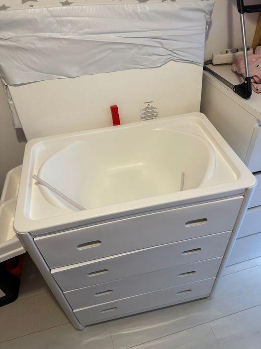 Banheira com trocador e gavetas