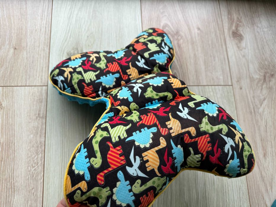 Dwustronna Poduszka motylek Kolorowe pokoiki - Dinozaury