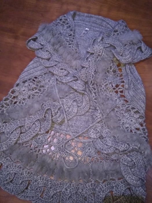 Xaile de malha cinzento com pêlo