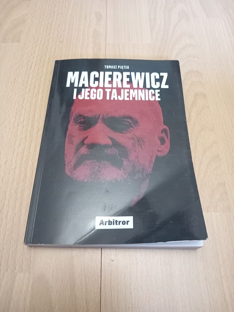 Książka Macierewicz i jego tajemnice Piątek