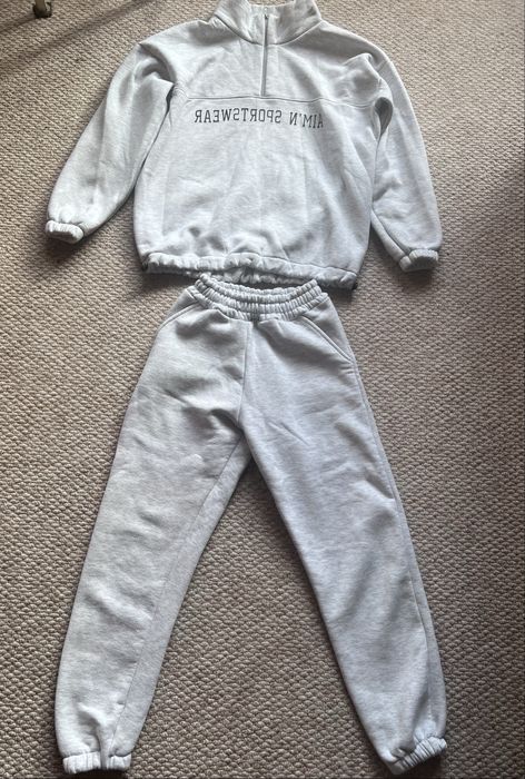 Спортивний жіночий костюм