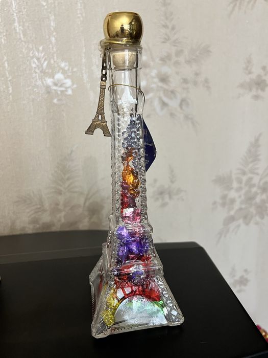 Эйфелева башня. Стеклянная статуэтка Эйфелева башня. Графин.