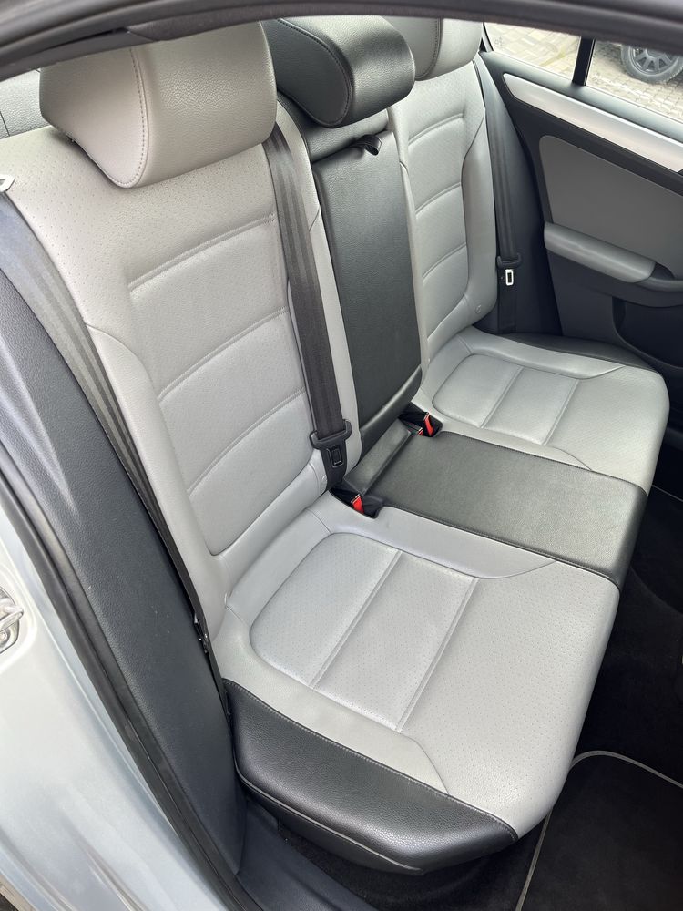 VW Jetta SEL Premium Hybrid 2015