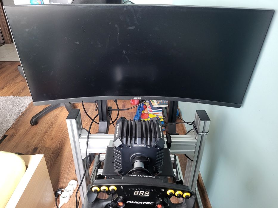 Zestaw simracingowy - Fanatec, monitor, kokpit