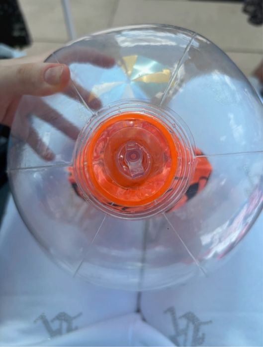 dmuchana piłka z tygryskiem w środku